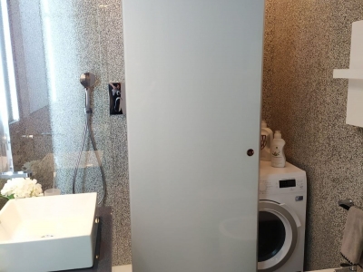 SHOWER ENCLOSURES FOR MINIMALIST BATHROOMS